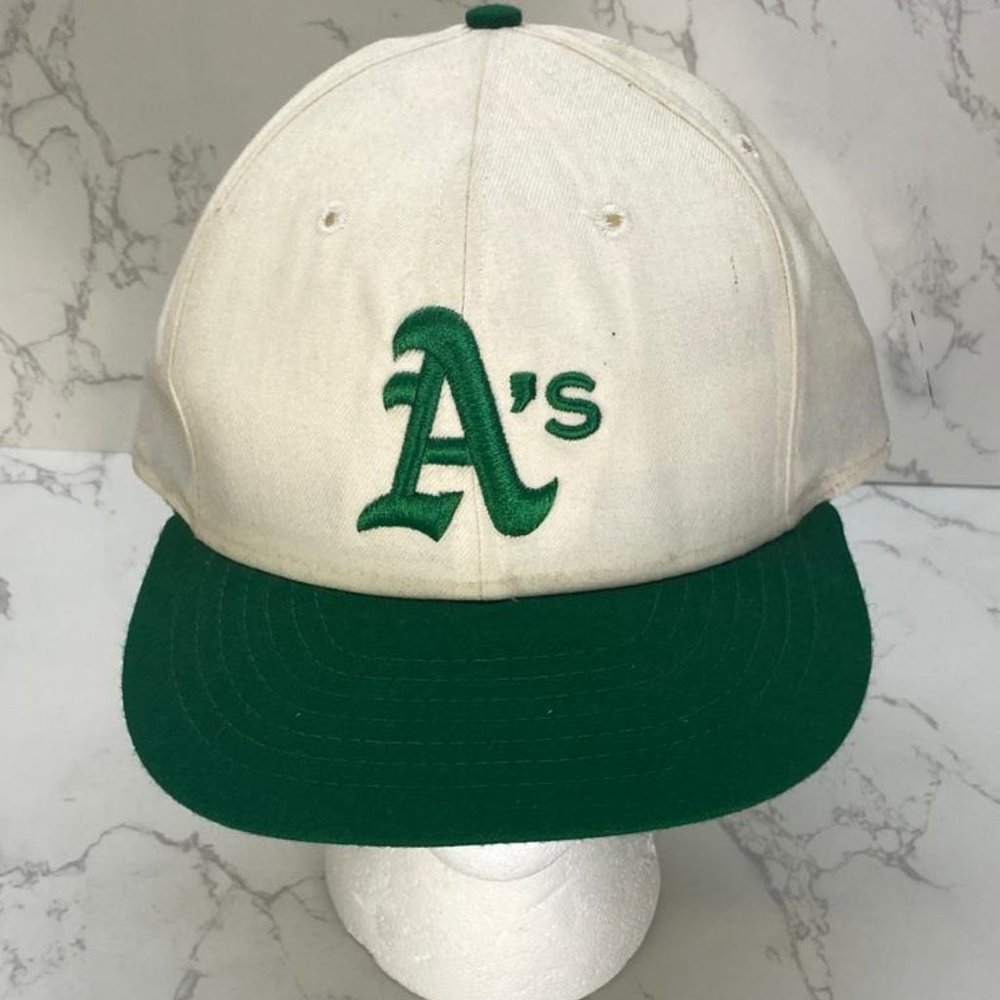 Vintage OAKLAND ATHLETICS Fitted BASEBALL CAP-ROMAN-COOPERSTOWN Size 7 1/4